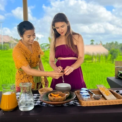 Making jamu activity at The Sun of Granary